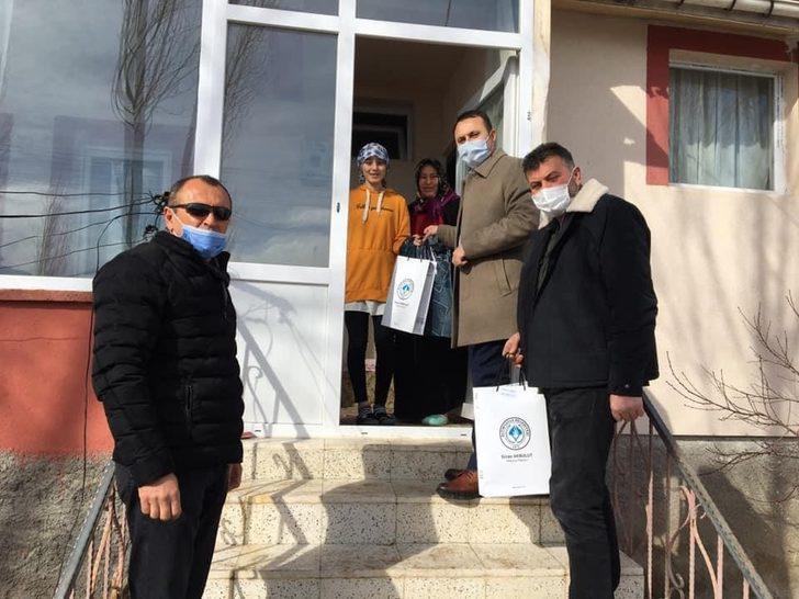 Bin 100 öğrenciye karne hediyesi G4