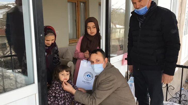 Bin 100 öğrenciye karne hediyesi G5