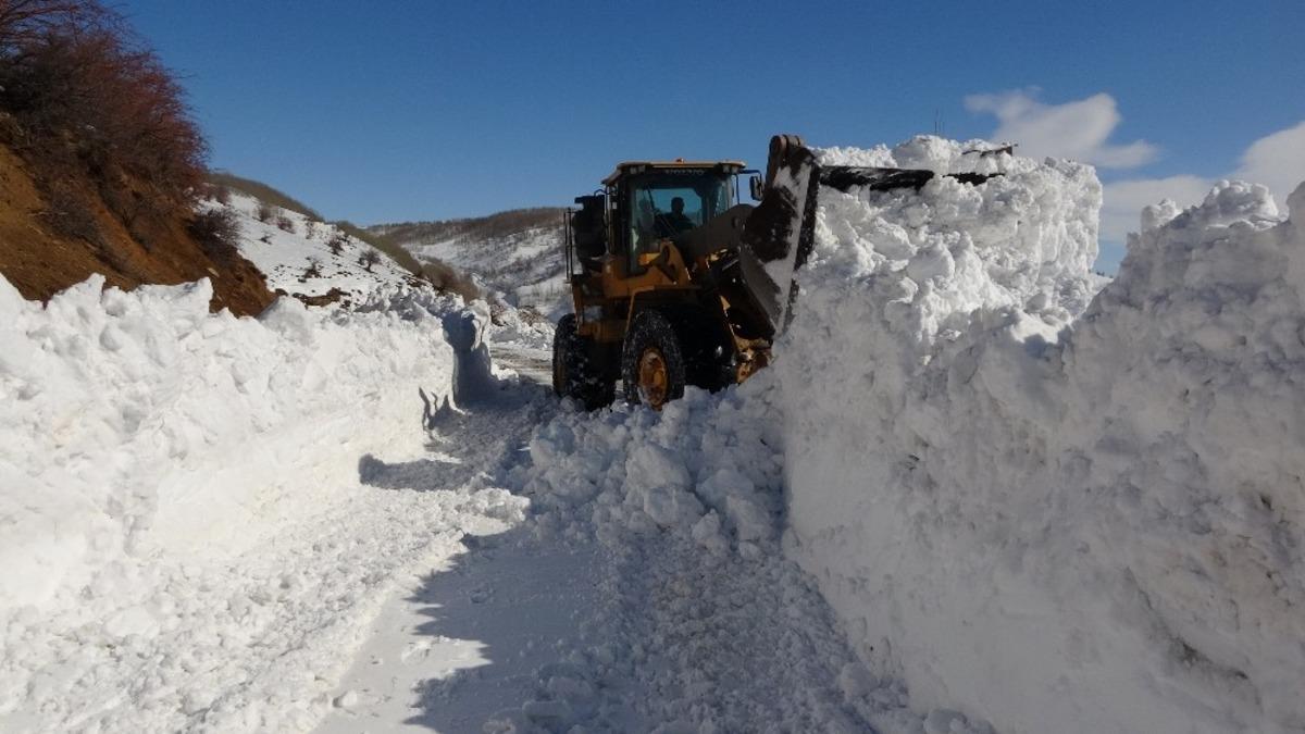 Muş&rsquo;ta 9 k&ouml;y ve 22 mezranın alternatif yolu 6 g&uuml;nl&uuml;k &ccedil;alışmayla ulaşıma a&ccedil;ıldı