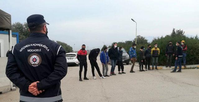 Şüpheli araçtan 10 mülteci çıktı