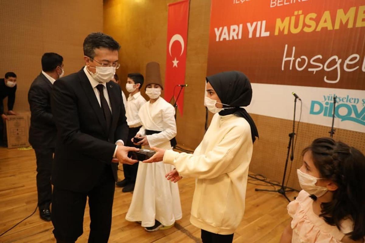 Dilovalı &ouml;ğrencilere şiirli, m&uuml;zikli moral etkinliği