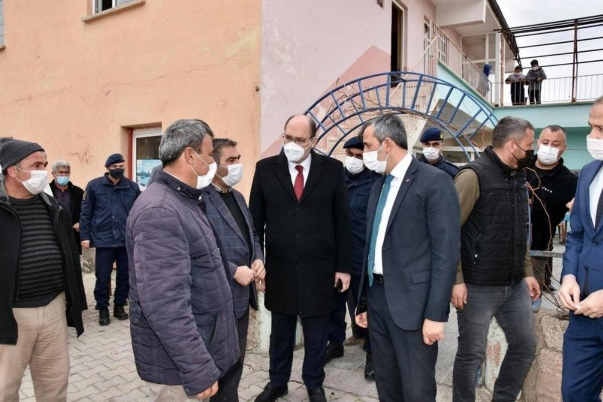 Vali Sezer, Kılı&ccedil;lar K&ouml;y&uuml;n&uuml; ziyaret etti