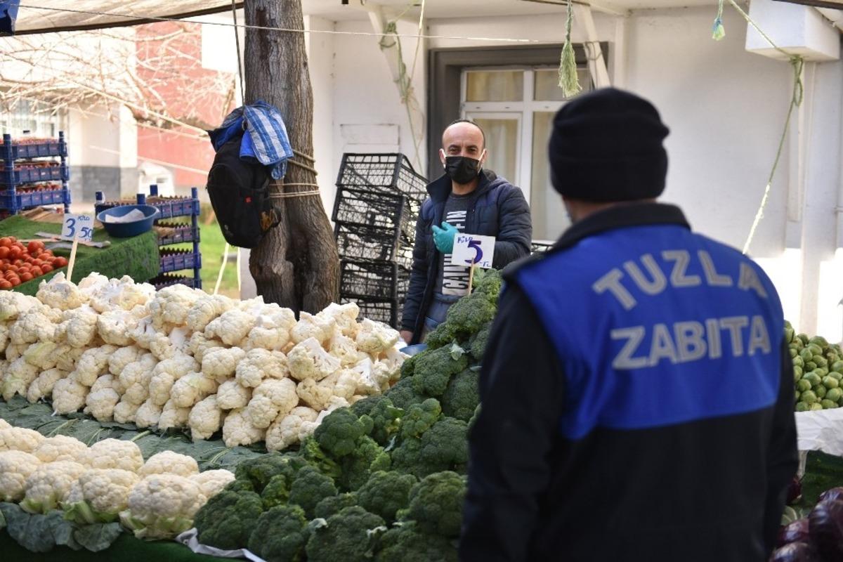 Tuzla&rsquo;da pazar denetimleri ile etiketsiz &uuml;r&uuml;n satışının &ouml;n&uuml;ne ge&ccedil;iliyor