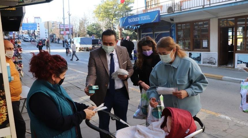 Başkan Yanmaz esnafa hijyen maddesi dağıttı