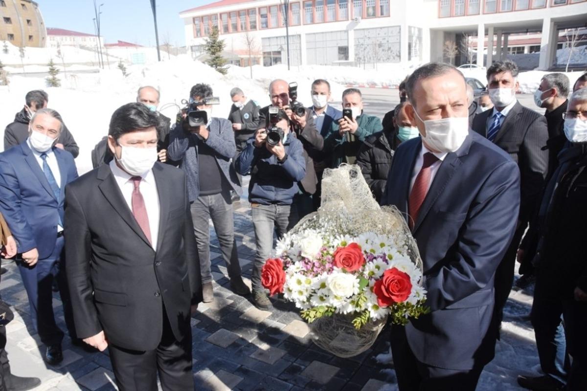 Bitlis Eren &Uuml;niversitesinde rekt&ouml;r değişikliği