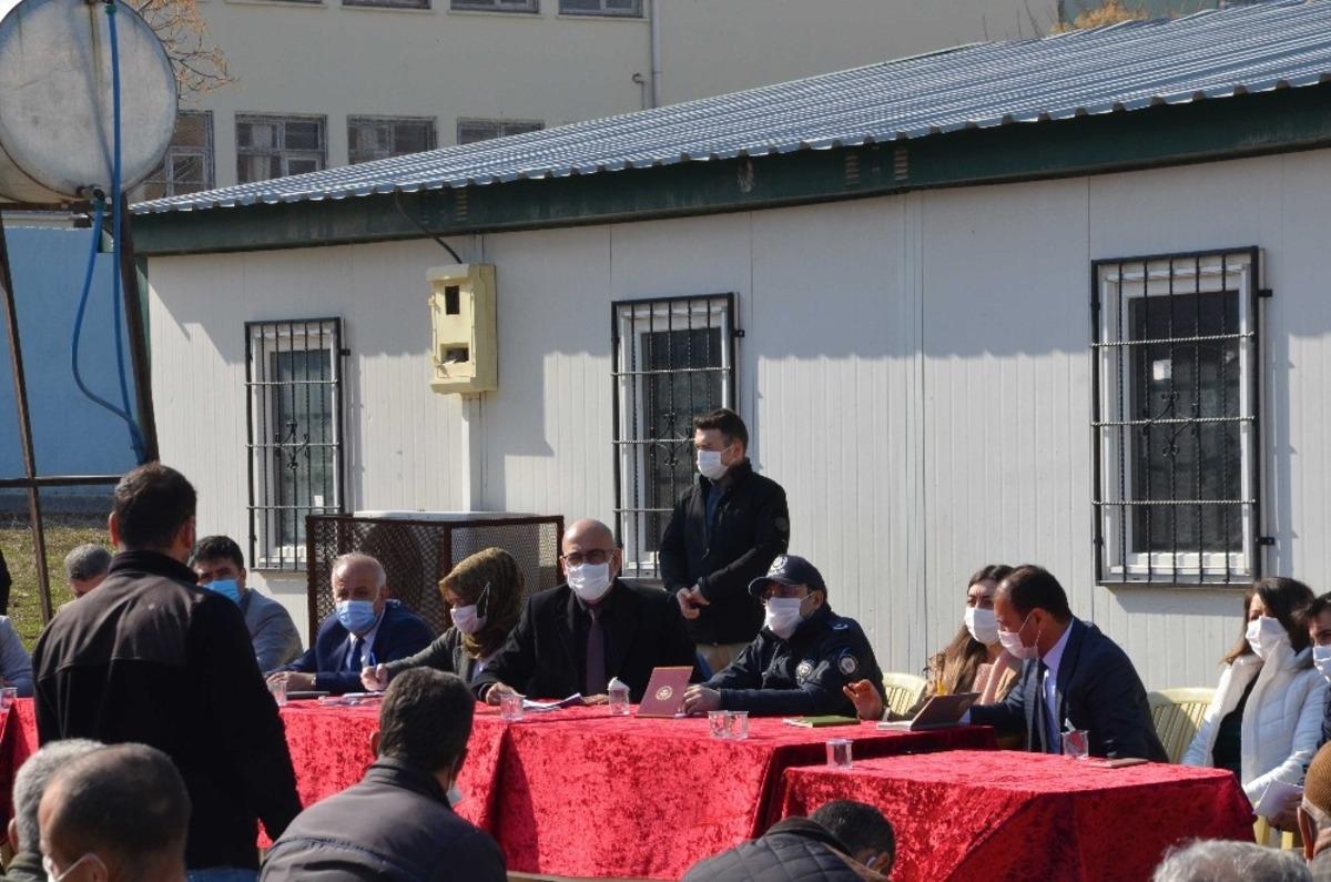 Kurtalan Kaymakamı Aydın vatandaşlarla bir araya geldi