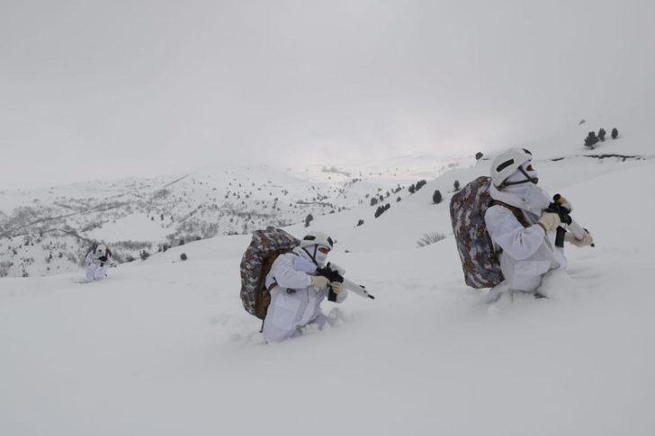 Yer yer 1 metreyi bulan karda, "Eren-7 Mercan- Munzur" operasyonu sürüyor G2