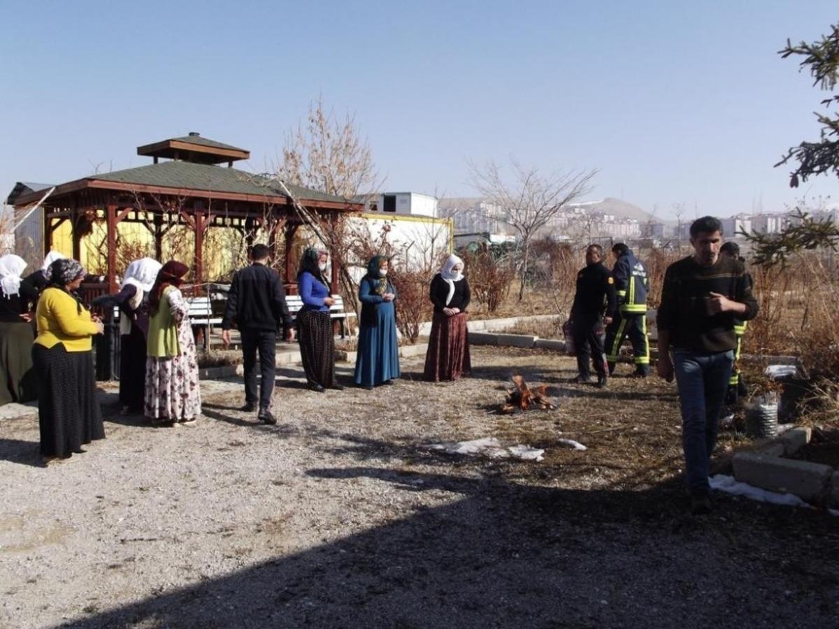 Van B&uuml;y&uuml;kşehir Belediyesinden kursiyerlere yangın ve deprem eğitimi
