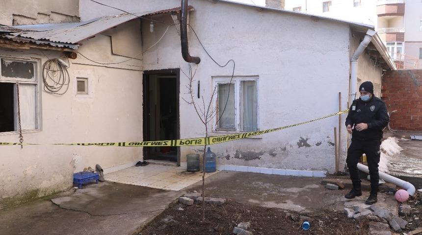 Komşularının haber alamadığı yaşlı adam ölü bulundu