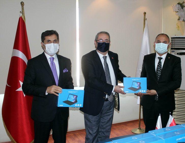 Salihli Ticaret Borsası’ndan eğitime tablet desteği G2