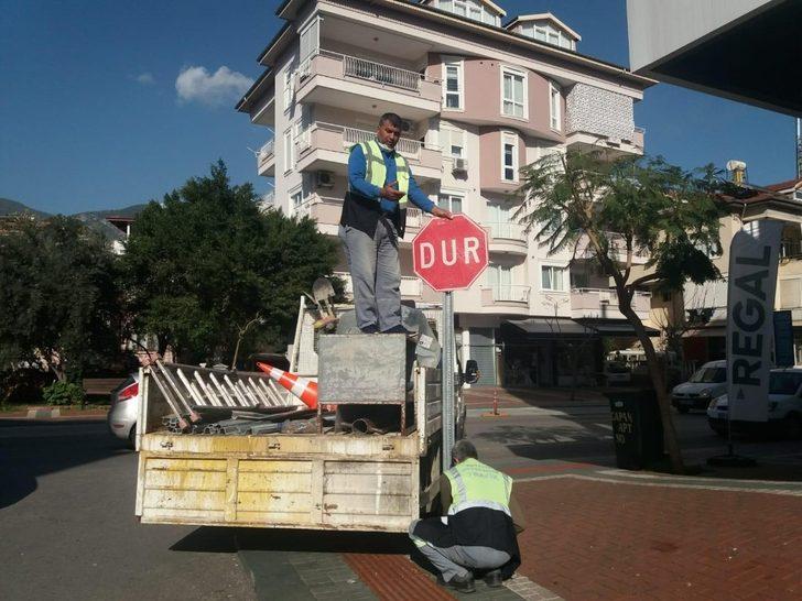 Alanya’da trafik levhaları yenileniyor G1