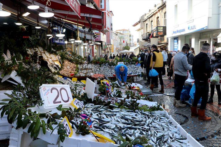 Fiyatı düşen uskumru tezgahların en çok tercih edilen balığı oldu G2