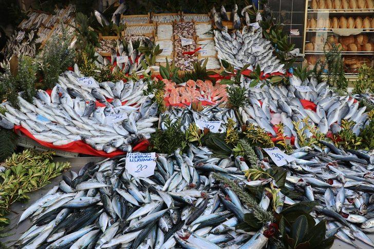 Fiyatı düşen uskumru tezgahların en çok tercih edilen balığı oldu G3