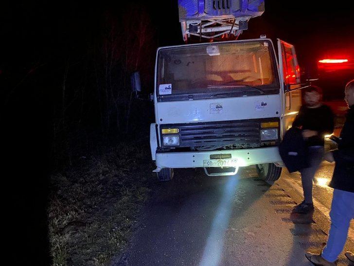 Seyir halindeki sondaj kamyonun lastikleri yandı G4