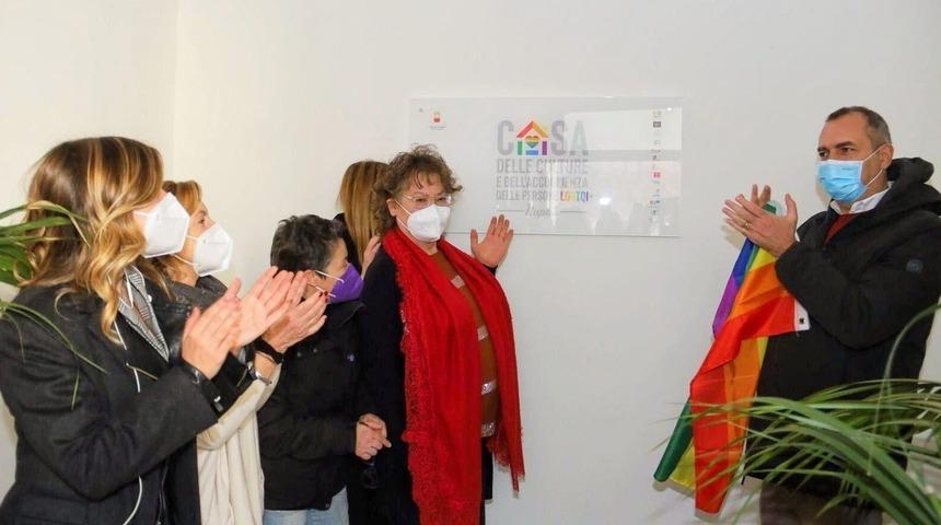 LGBT+: Napoli Belediyesi, şiddet ve ayrımcılığa maruz kalan LGBT+ bireyler için sığınma evi açtı