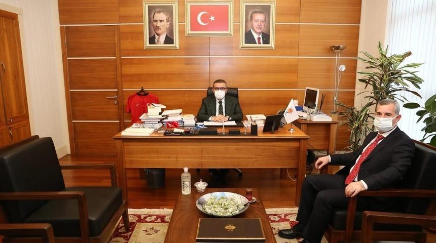 Başkan Çınar, Ünal’ı ziyaret etti