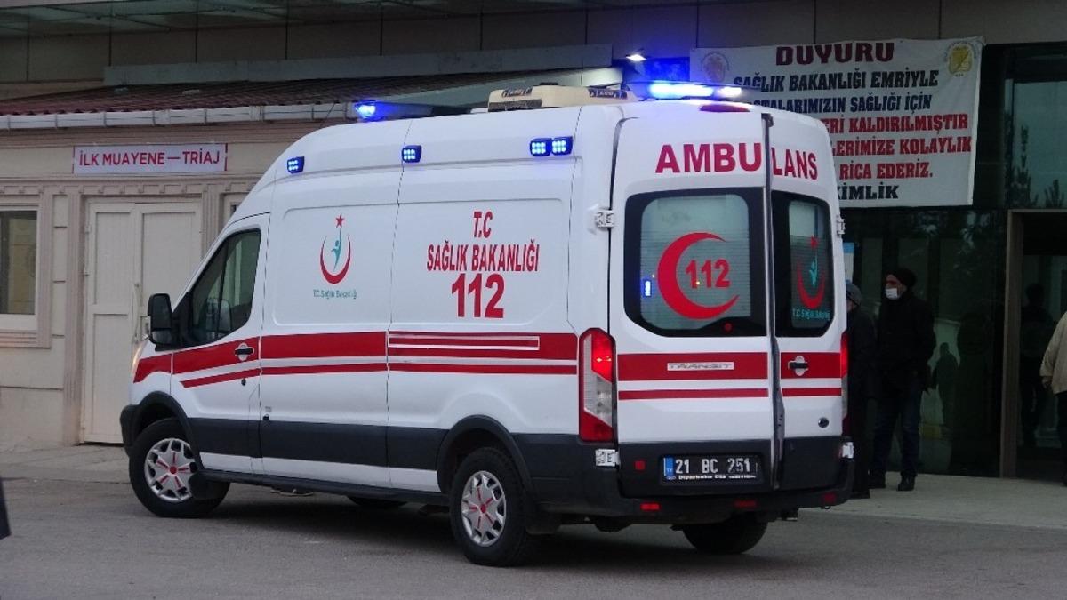 Diyarbakır&rsquo;da iki aile arasında muhtarlık se&ccedil;imi husumeti alevlendi: 1 &ouml;l&uuml;, 2 ağır yaralı