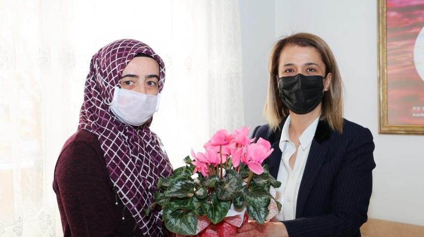 Vali Becel, Avanos&rsquo;ta şehit ailesini ziyaret etti