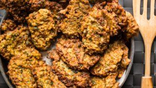 Nar gibi kızaran, dağılmayan kabak mücver tarifi! Lastik gibi olmaması için...