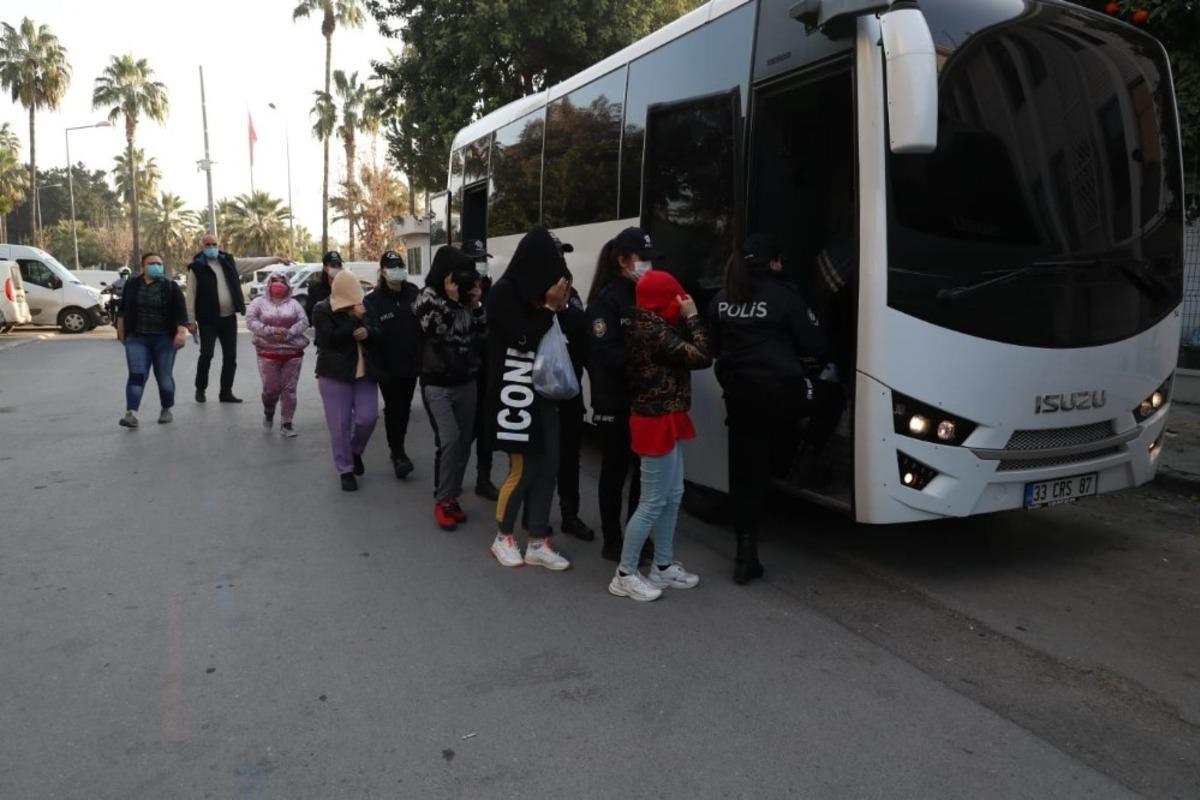 Mersin merkezli fuhuş operasyonu: 27 g&ouml;zaltı