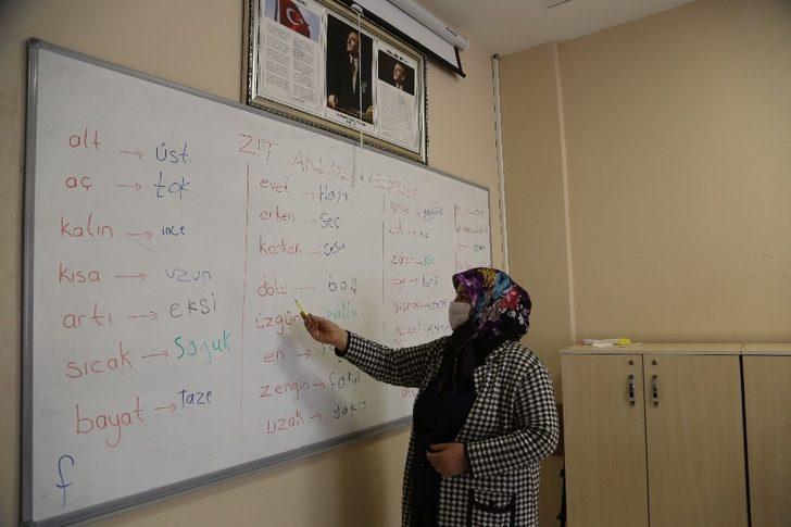 Kadınlar kurslarda hem eğleniyor hem de öğreniyor G2