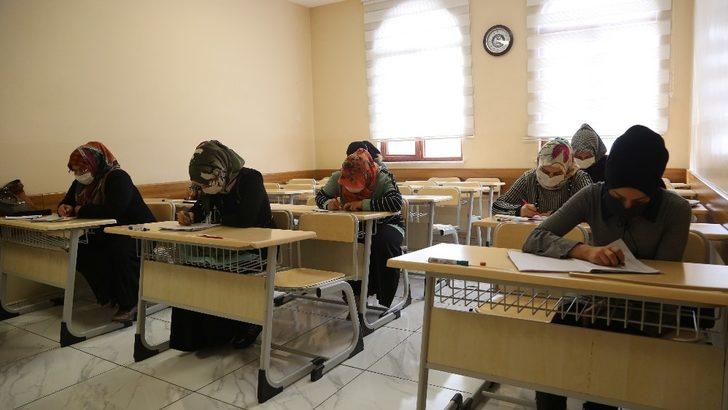 Kadınlar kurslarda hem eğleniyor hem de öğreniyor G4