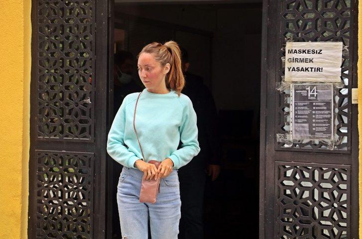 Rus turiste silah göstererek telefonunu gasp eden 4 kişi tutuklandı G1