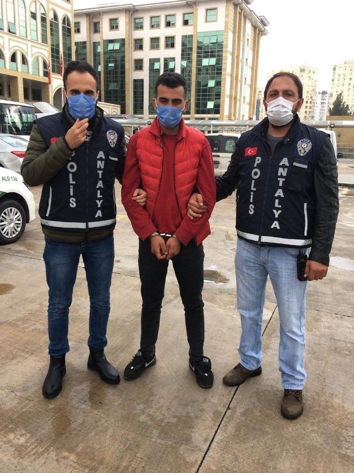 Rus turiste silah göstererek telefonunu gasp eden 4 kişi tutuklandı G3