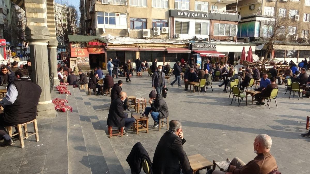Diyarbakır&rsquo;da tedbirler hi&ccedil;e sayıldı, &rsquo;korona meydanı&rsquo; kuruldu