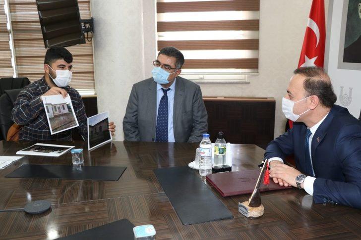 Minik bağlama hediyesi valiyi sevindirdi G3