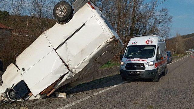 Direksiyon hakimiyetini kaybetti şarampole devrildi: 1 yaralı 1