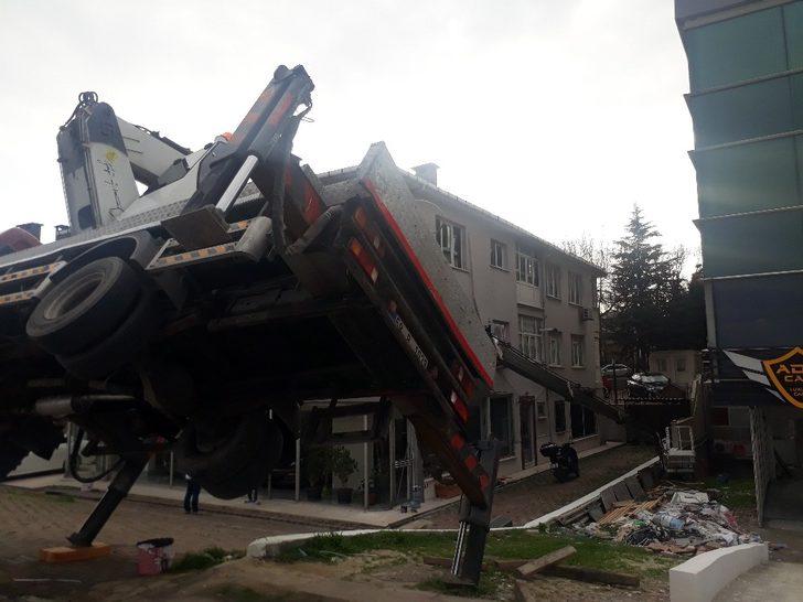 Florya’da dev vinçin devrilmesi kamerada G3