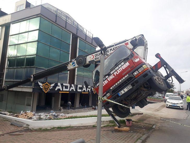 Florya’da dev vinçin devrilmesi kamerada G5