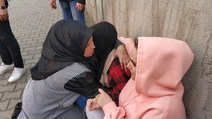 Araç duvara çarptı, sürücü şok geçiren kızını teselli etti G4