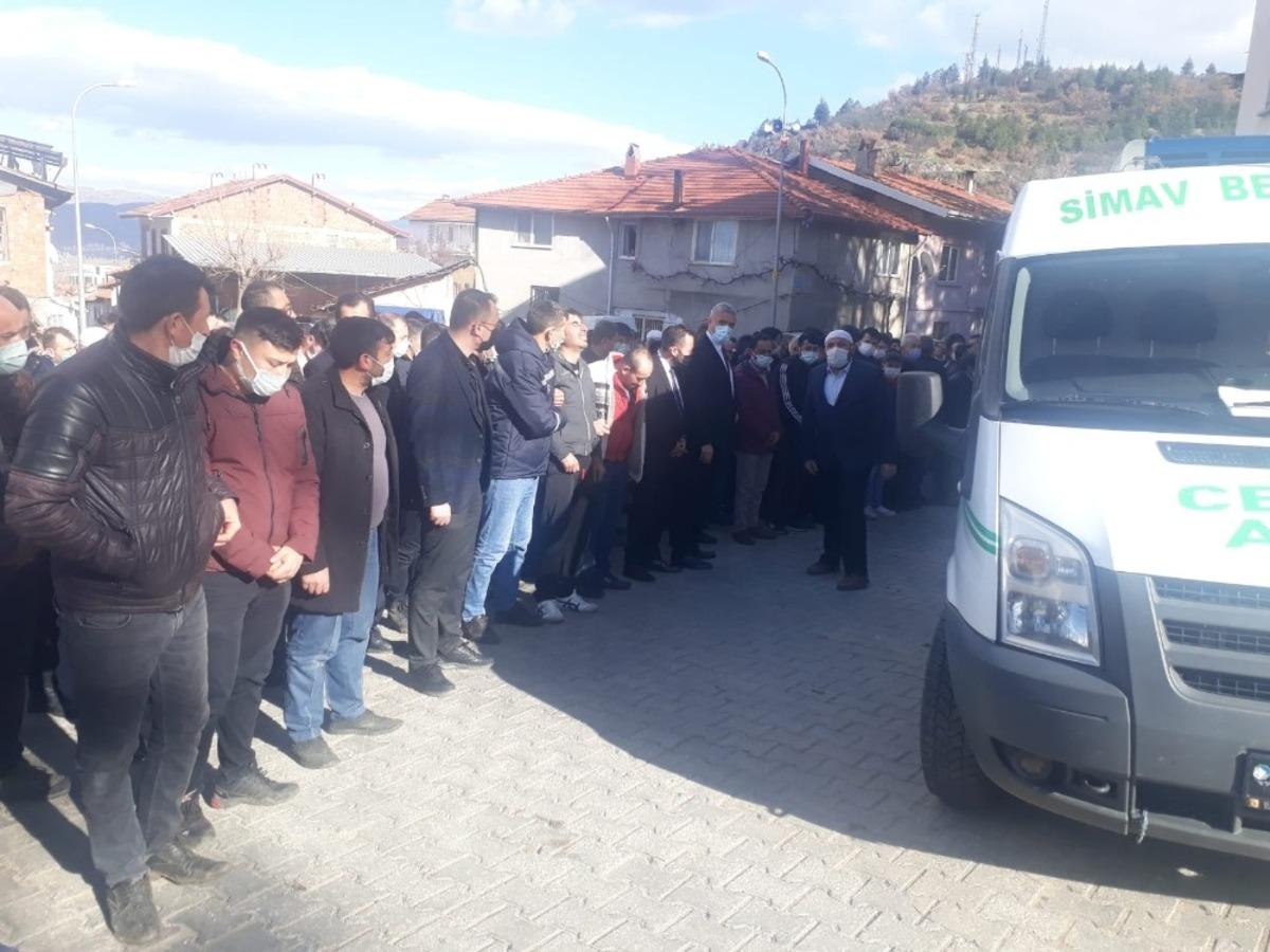 Trafik kazasında hayatlarını kaybeden 3 kişi yan yana toprağa verildi