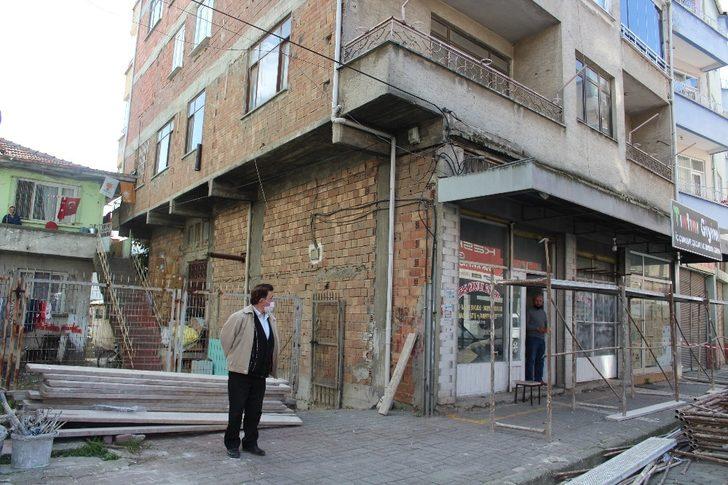 İskeleden düşen işçi yaralandı G4