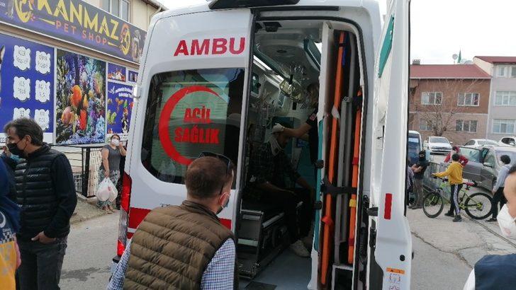 Kafa kafaya çarpışan araçlardan biri yayaya çarptı: 3 yaralı G2