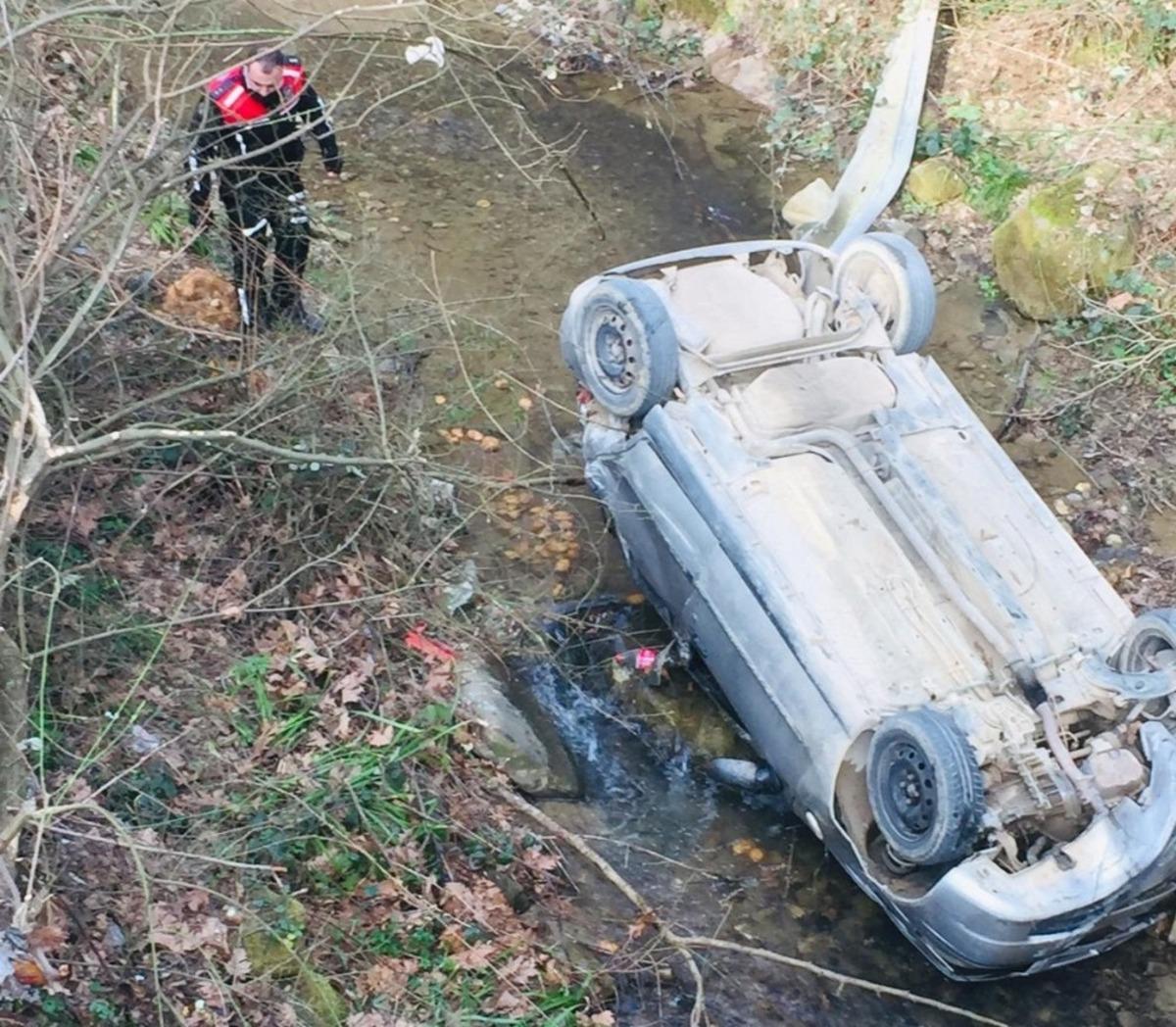Otomobil dereye u&ccedil;tu: 1 yaralı