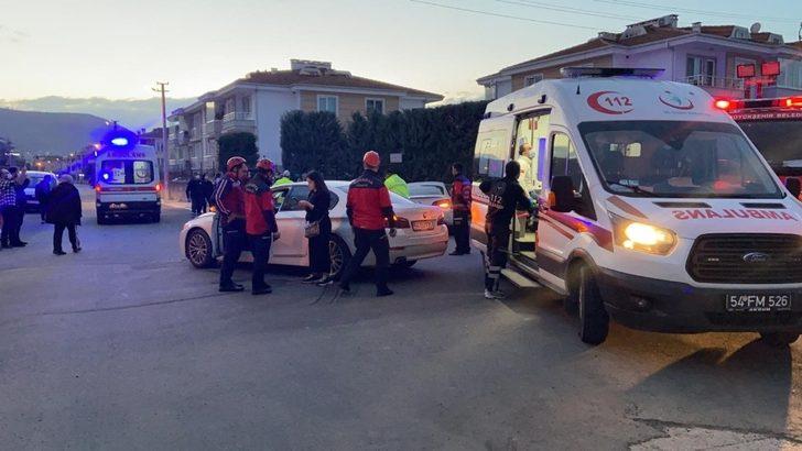 İki lüks otomobil kafa kafaya çarpıştı: 5 yaralı G4