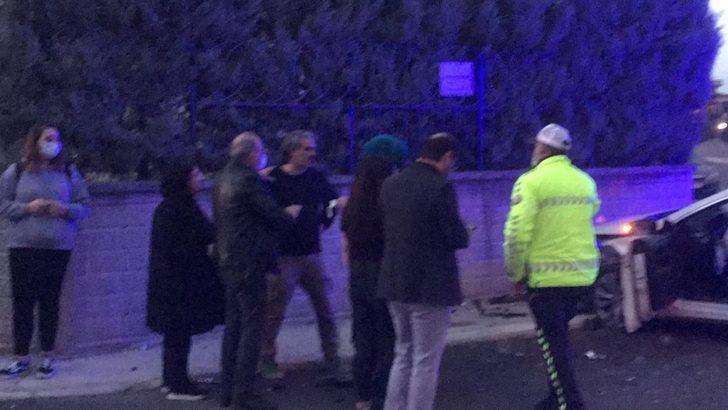 İki lüks otomobil kafa kafaya çarpıştı: 5 yaralı G5