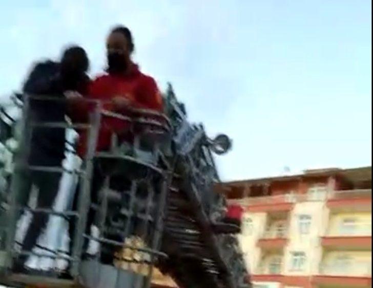 Çatıda mahsur kalan gencin imdadına itfaiye yetişti G2