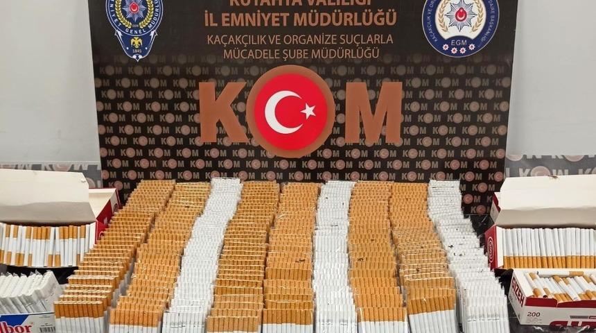 K&uuml;tahya&rsquo;da bir ara&ccedil;ta 6 bin 720 adet makaron ele ge&ccedil;irildi