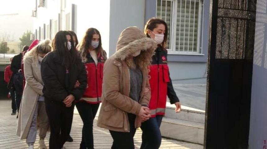 'Jigolo olmak ister misiniz?' diyerek 100 erkeği dolandırdılar! Flaş gelişme