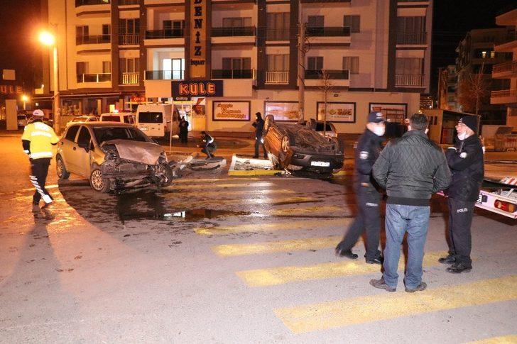 İki otomobilin hurdaya döndüğü kazada 1’i bebek 7 yaralı G1