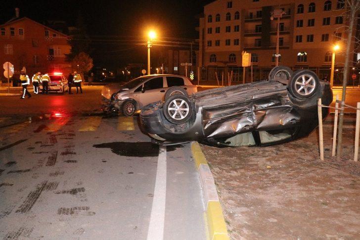 İki otomobilin hurdaya döndüğü kazada 1’i bebek 7 yaralı G4