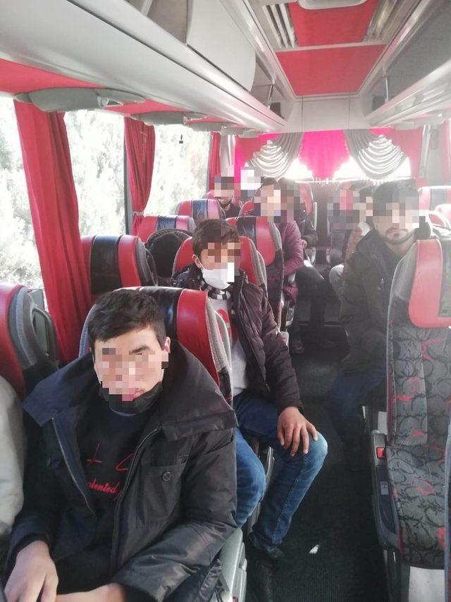 Kocaeli’de 19 düzensiz göçmen yakalandı 1