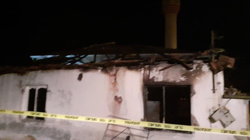 Akhisar'da işçi lojmanında yangın: 1 ölü, 2 yaralı