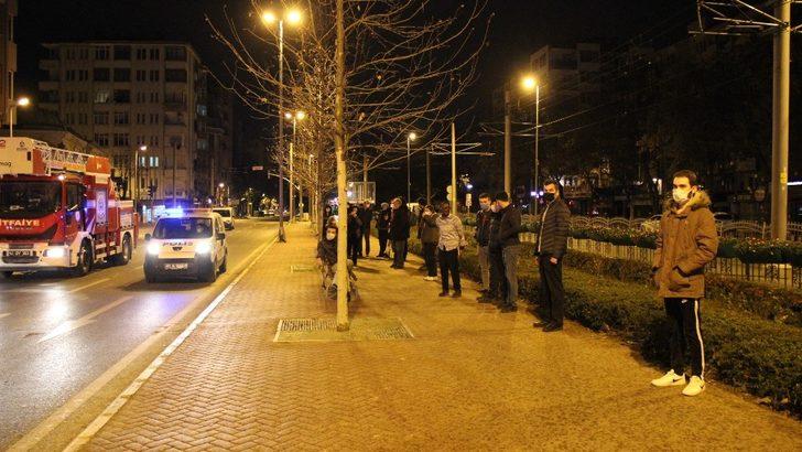 İş yerinde çıkan yangın bina sakinlerini sokağa döktü G1