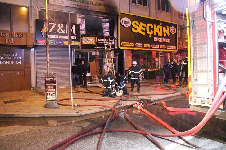 İş yerinde çıkan yangın bina sakinlerini sokağa döktü G2