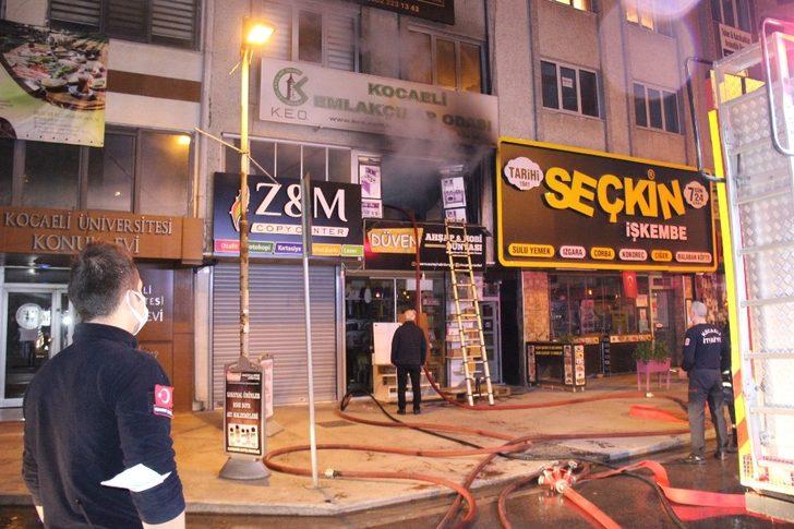 İş yerinde çıkan yangın bina sakinlerini sokağa döktü G4